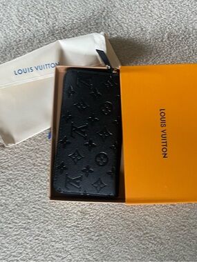 Louis Vuitton Black Zippy Wallet